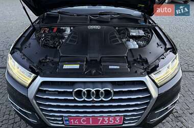 Внедорожник / Кроссовер Audi Q7 2018 в 