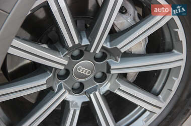 Внедорожник / Кроссовер Audi Q7 2016 в 