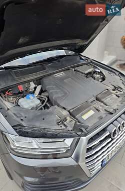 Внедорожник / Кроссовер Audi Q7 2016 в 