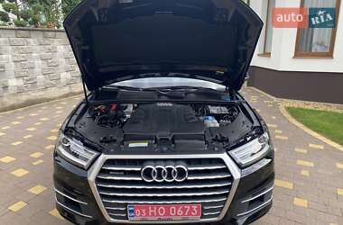 Позашляховик / Кросовер Audi Q7 2016 в 