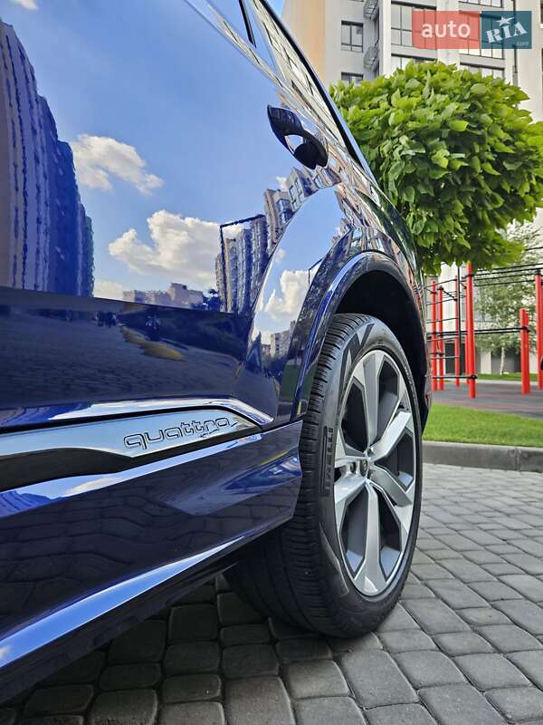 Позашляховик / Кросовер Audi Q7 2021 в Дніпрі