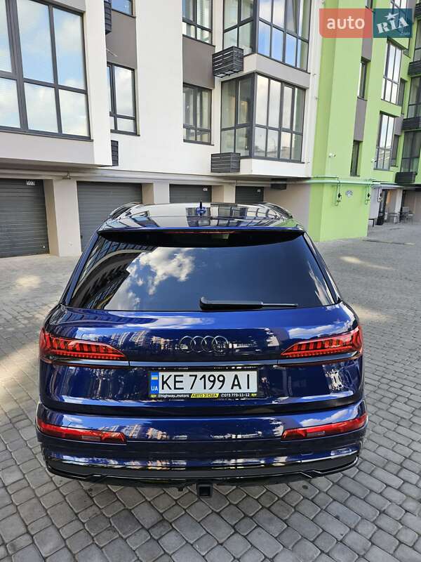 Позашляховик / Кросовер Audi Q7 2021 в Дніпрі