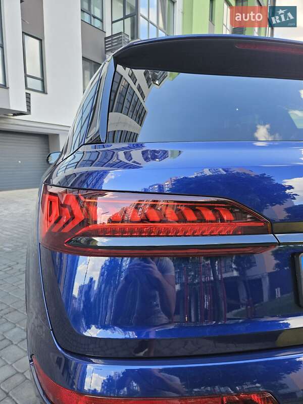 Позашляховик / Кросовер Audi Q7 2021 в Дніпрі