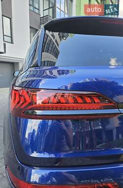 Внедорожник / Кроссовер Audi Q7 2021 в 