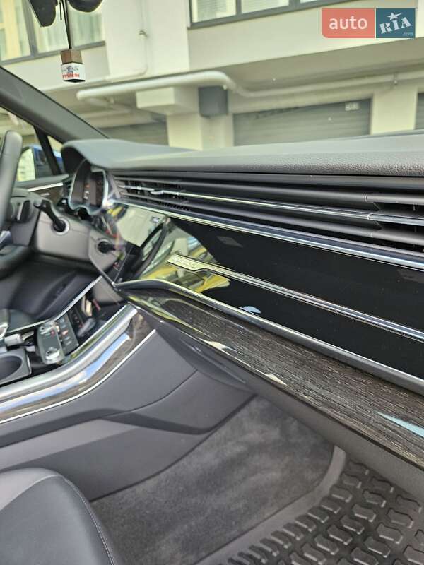 Позашляховик / Кросовер Audi Q7 2021 в Дніпрі