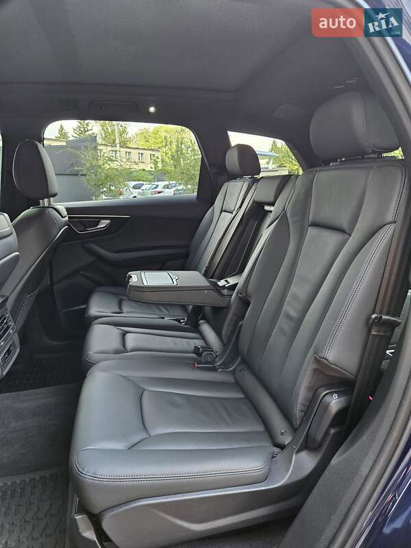 Позашляховик / Кросовер Audi Q7 2021 в Дніпрі