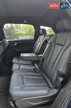 Внедорожник / Кроссовер Audi Q7 2021 в 