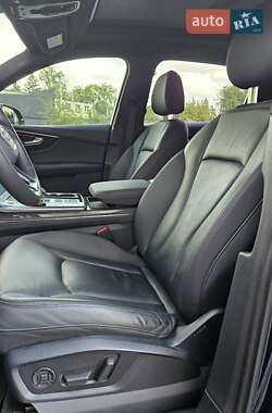 Внедорожник / Кроссовер Audi Q7 2021 в 