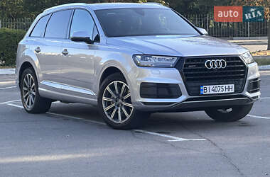 Позашляховик / Кросовер Audi Q7 2018 в 