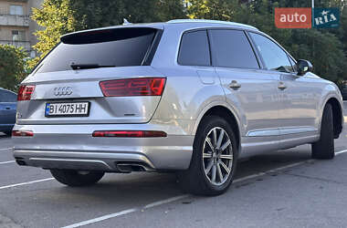 Позашляховик / Кросовер Audi Q7 2018 в 