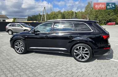 Позашляховик / Кросовер Audi Q7 2020 в 