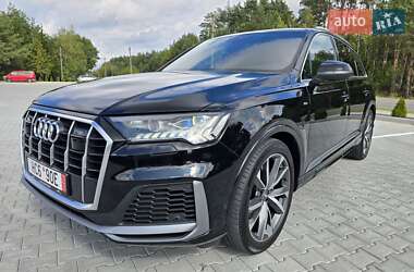 Позашляховик / Кросовер Audi Q7 2020 в 