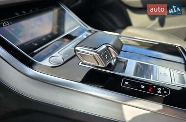 Позашляховик / Кросовер Audi Q7 2020 в 
