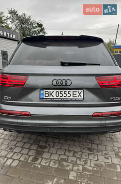 Позашляховик / Кросовер Audi Q7 2017 в 