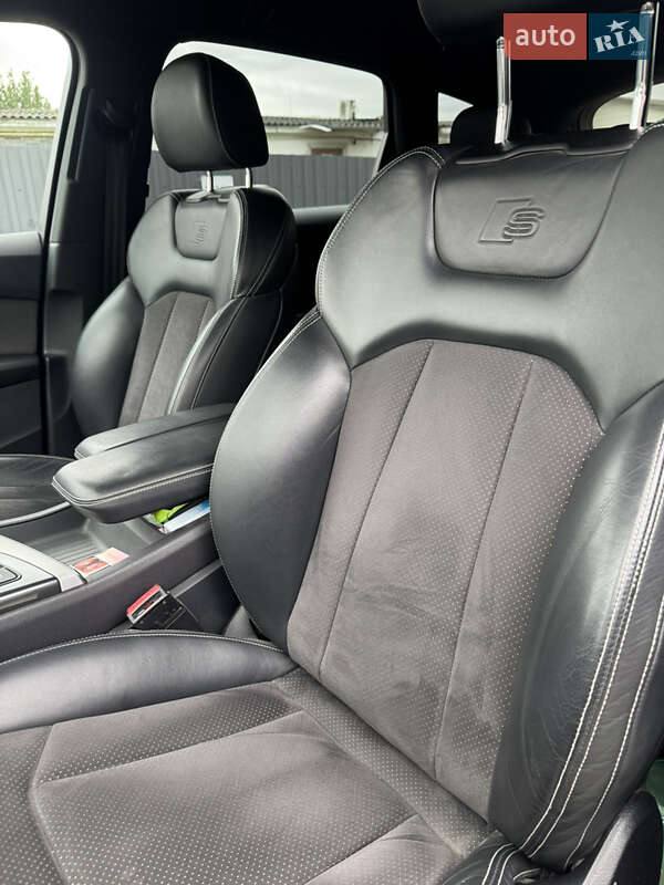 Позашляховик / Кросовер Audi Q7 2017 в Рокитному