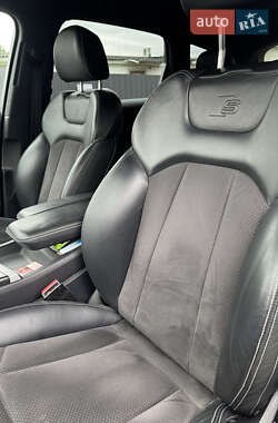 Позашляховик / Кросовер Audi Q7 2017 в 