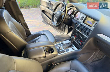Позашляховик / Кросовер Audi Q7 2011 в 