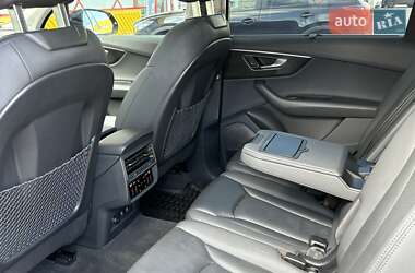 Позашляховик / Кросовер Audi Q7 2020 в 