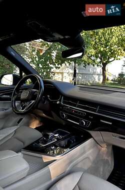 Внедорожник / Кроссовер Audi Q7 2016 в 