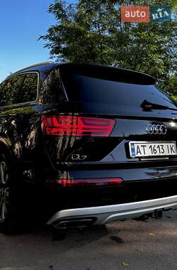 Внедорожник / Кроссовер Audi Q7 2016 в 