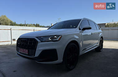 Позашляховик / Кросовер Audi Q7 2020 в 