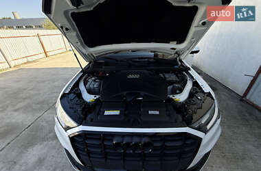Позашляховик / Кросовер Audi Q7 2020 в 