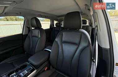 Позашляховик / Кросовер Audi Q7 2020 в 