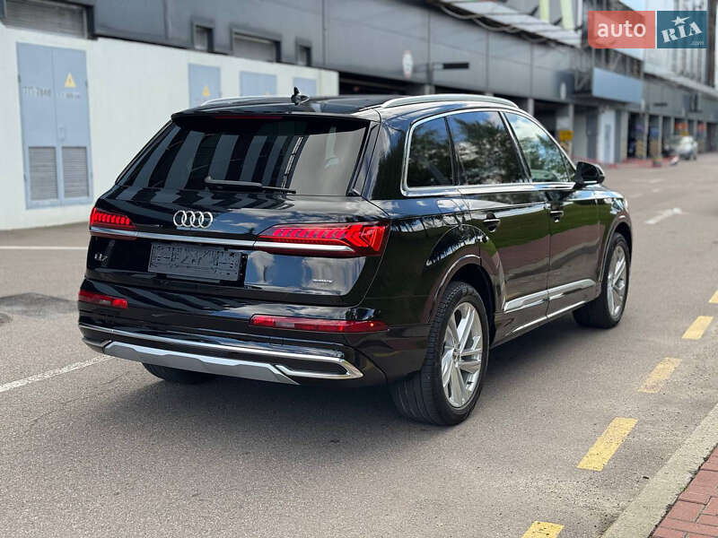 Позашляховик / Кросовер Audi Q7 2020 в Києві