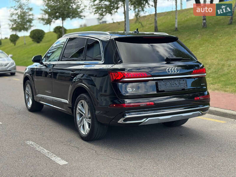 Позашляховик / Кросовер Audi Q7 2020 в Києві