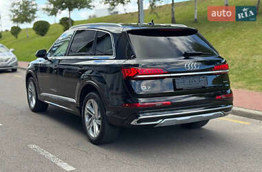Позашляховик / Кросовер Audi Q7 2020 в 