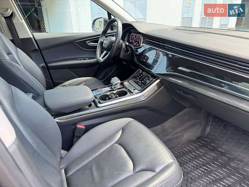 Позашляховик / Кросовер Audi Q7 2020 в Києві