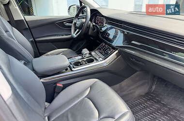 Позашляховик / Кросовер Audi Q7 2020 в 