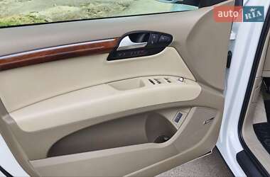 Внедорожник / Кроссовер Audi Q7 2015 в 