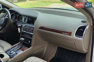 Внедорожник / Кроссовер Audi Q7 2015 в 
