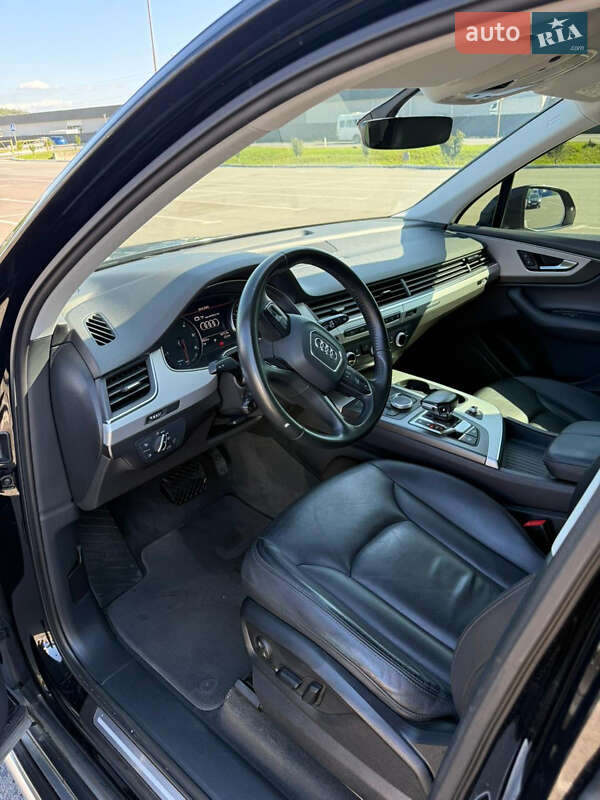 Внедорожник / Кроссовер Audi Q7 2017 в Мукачево