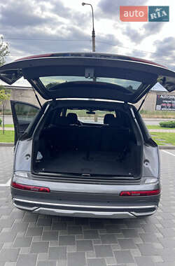 Внедорожник / Кроссовер Audi Q7 2023 в 