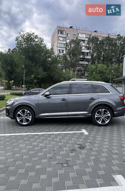 Внедорожник / Кроссовер Audi Q7 2023 в 