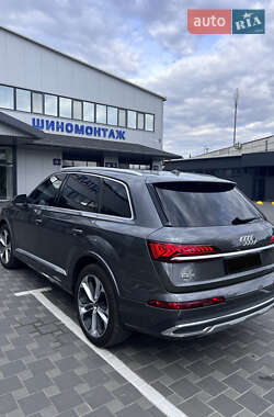 Внедорожник / Кроссовер Audi Q7 2023 в 