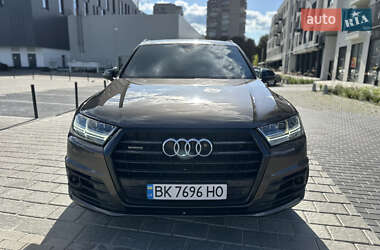 Позашляховик / Кросовер Audi Q7 2016 в 
