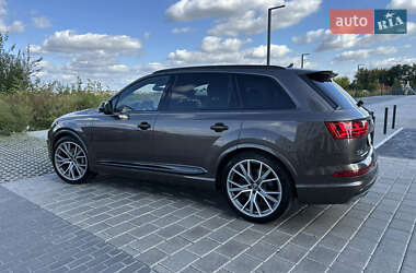 Позашляховик / Кросовер Audi Q7 2016 в 