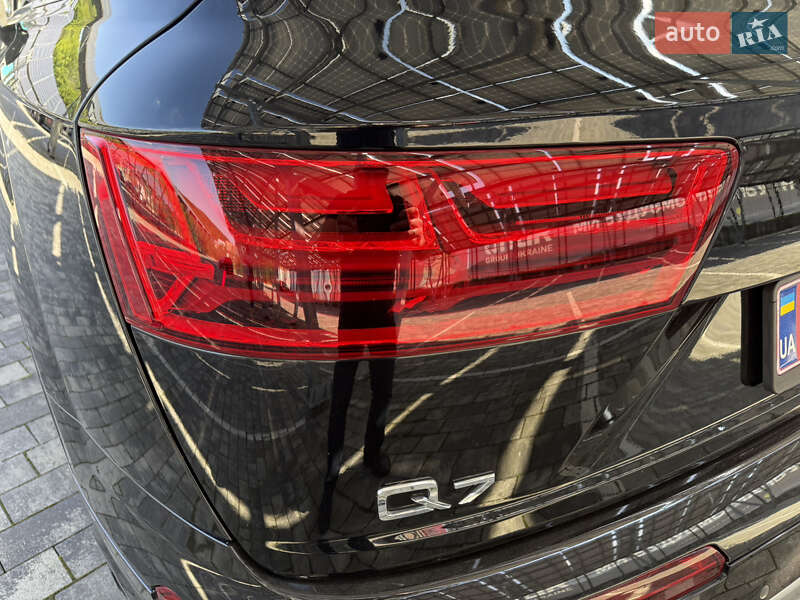 Позашляховик / Кросовер Audi Q7 2017 в Львові