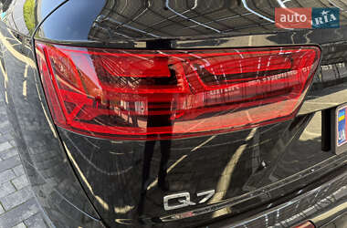 Внедорожник / Кроссовер Audi Q7 2017 в 