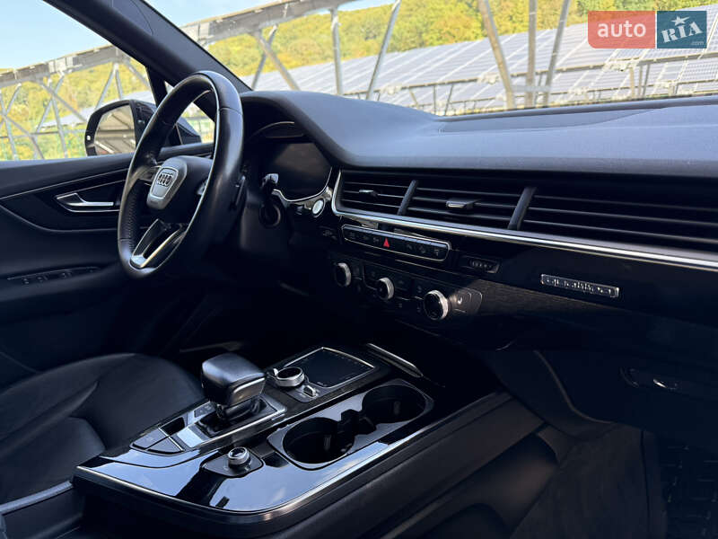 Позашляховик / Кросовер Audi Q7 2017 в Львові