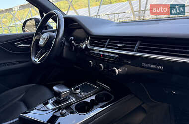 Внедорожник / Кроссовер Audi Q7 2017 в 