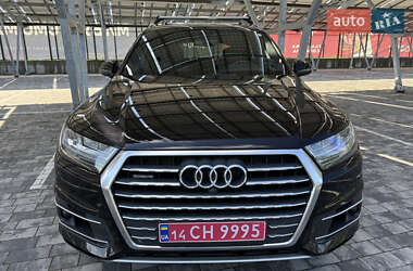 Внедорожник / Кроссовер Audi Q7 2017 в 