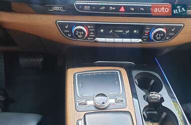 Внедорожник / Кроссовер Audi Q7 2016 в 