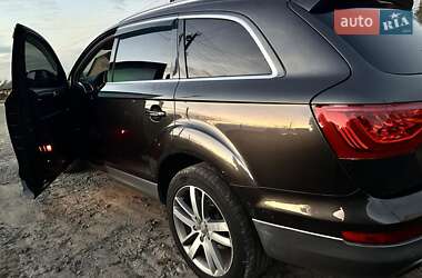 Позашляховик / Кросовер Audi Q7 2011 в 