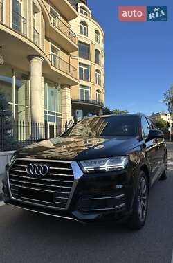 Позашляховик / Кросовер Audi Q7 2018 в 