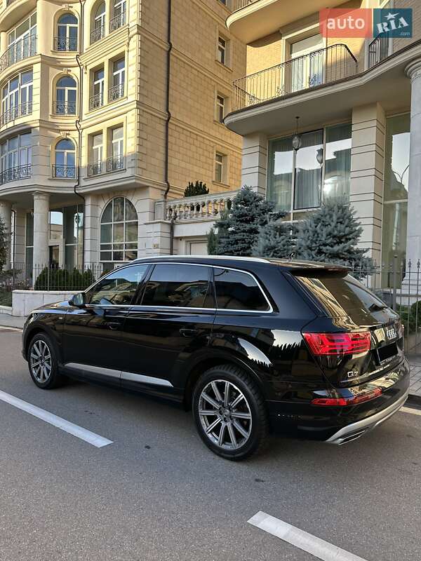 Позашляховик / Кросовер Audi Q7 2018 в Києві