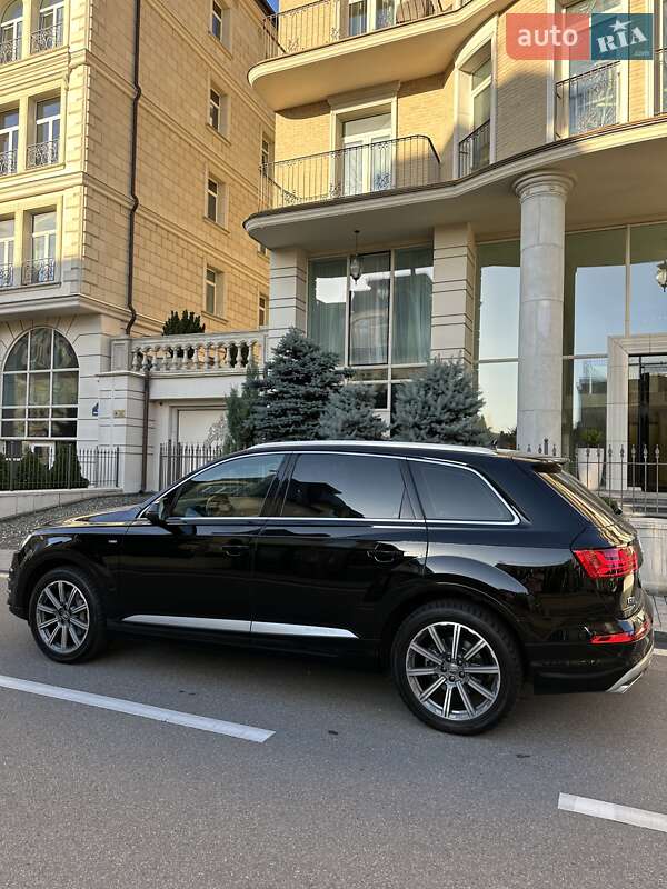 Позашляховик / Кросовер Audi Q7 2018 в Києві